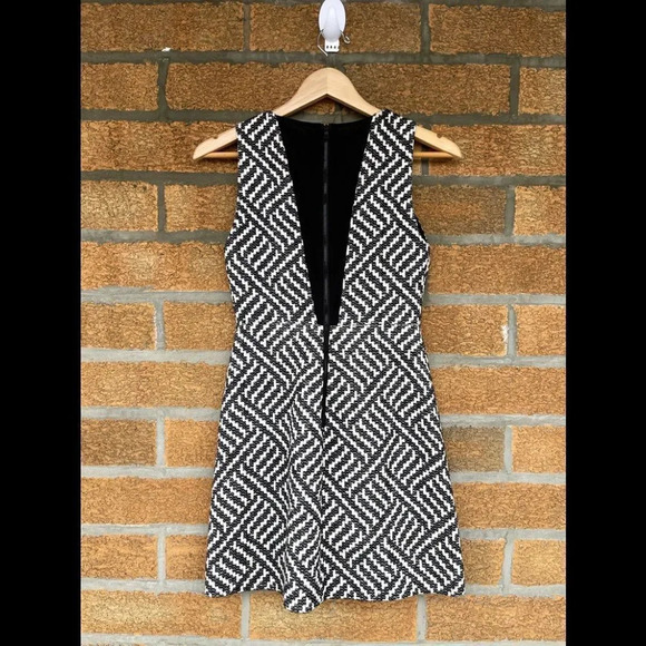 Alice + olivia Tweed Sleeveless Mini Dress size 2 - Picture 5 of 11